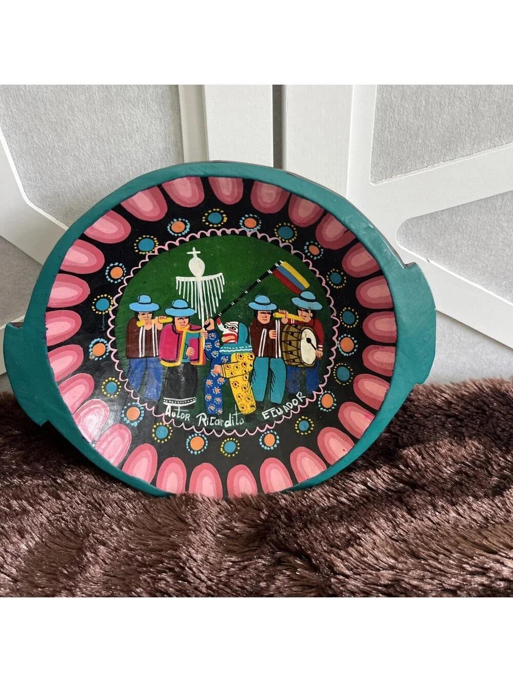 VINTAGE ECUADORIAN FOLK ART! Hand Painted Wooden Bowl Autor Ricardita